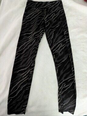 🛍️3/$15--🆕 NWOT Puma gray abstract zebra print cotton leggings